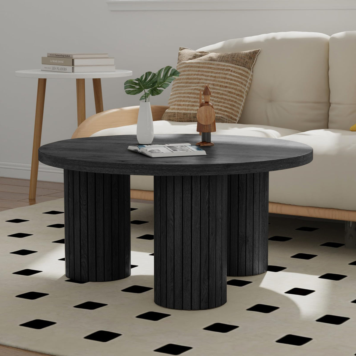Round Wood Coffee Table with Fluted Legs Q591